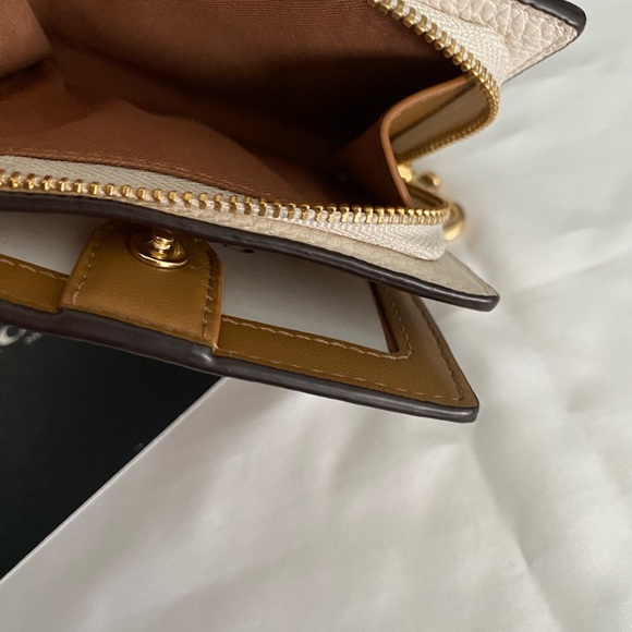 Coach Crosssbody Bag with wallet - Picture 7 of 8